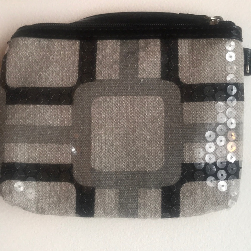 Nine West wristlet - Picture 2 of 5